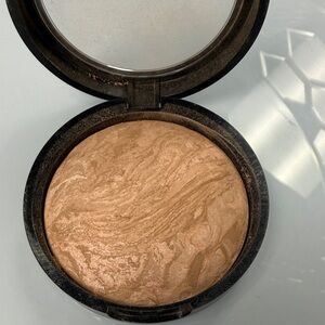 Laura Geller baked balance n glow golden medium